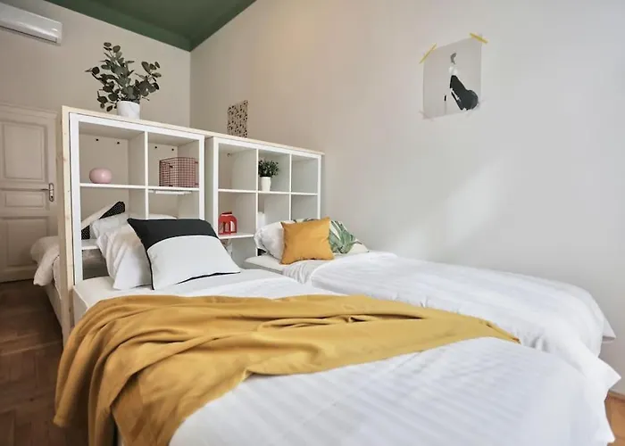 Unwind In Style W Sauna Dsgn 2br 公寓