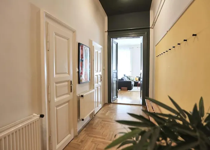 Unwind In Style W Sauna Dsgn 2br 布达佩斯