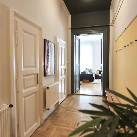 Unwind In Style W Sauna Dsgn 2br Budapešť